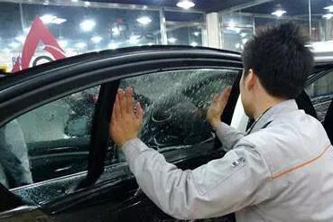 購車禮品不是越多越好，精明選擇值錢的汽車美容服務